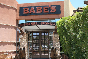 pet friendly restaurant in indian wells